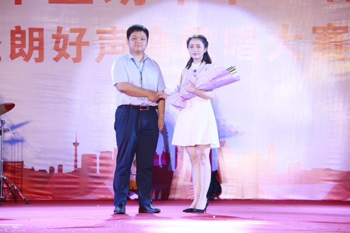 6.網(wǎng)絡(luò )投票最佳人氣獎得主.JPG